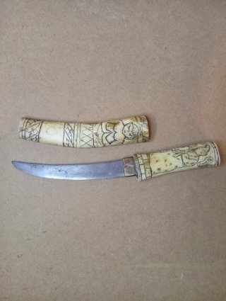 Daga japonesa Tanto hueso tallado