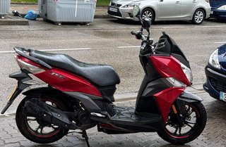 Moto Scooter 49cc Roja y Negra