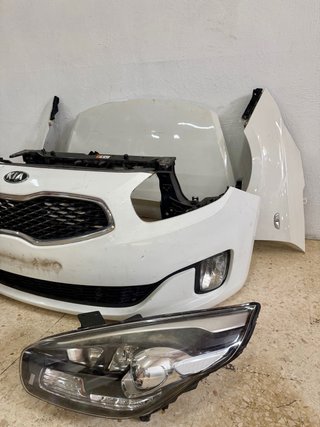 Kia Carens frontal completo