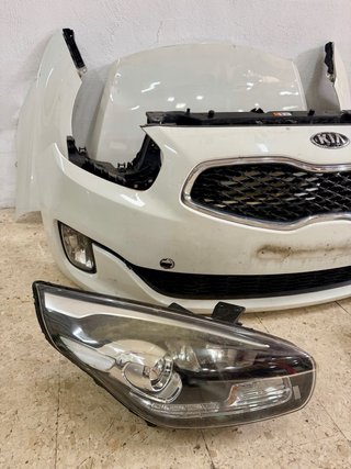 Kia Carens frontal completo