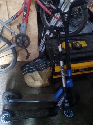 Dos patinetes Oxelo