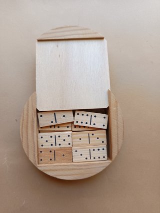 Pequeño dominó de madera