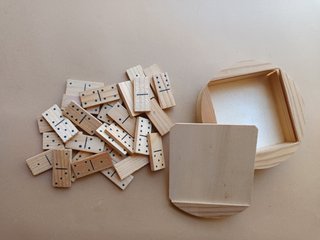Pequeño dominó de madera
