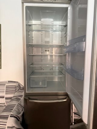 Nevera Indesit plateada