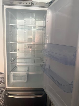 Nevera Indesit plateada
