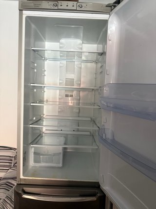 Nevera Indesit plateada