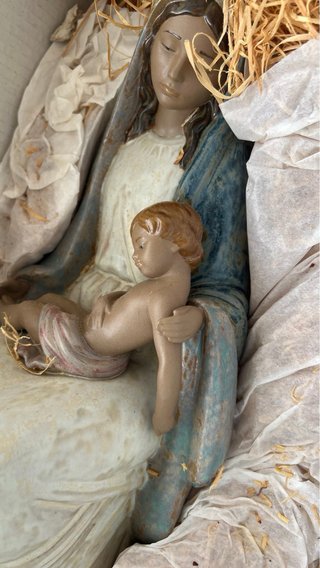 Figuras de la Virgen y el Niño