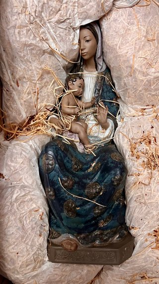 Figuras de la Virgen y el Niño