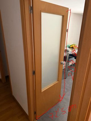 Puertas de madera con panel de cristal templado