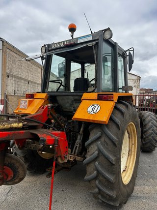 Tractor Renault 133.14