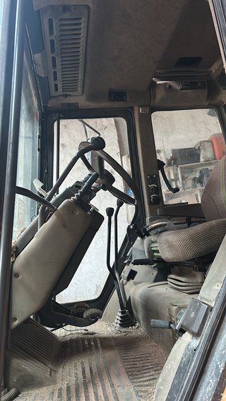 Tractor Renault 133.14