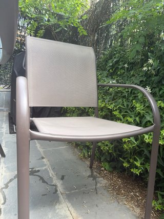 Conjunto mesa y 4 sillas de jardín de acero