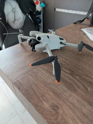 DJI Mini 4 Pro Fly More Combo con RC 2