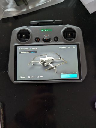 DJI Mini 4 Pro Fly More Combo con RC 2