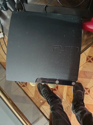 PlayStation 3 con 3 mandos y 5 juegos