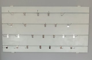 Expositor de pared blanco