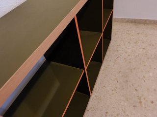 Estantería modular verde y naranja