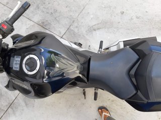 Moto Kawasaki Z750 Negra y Gris