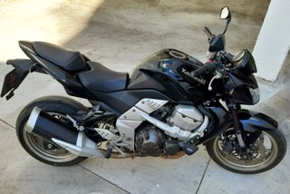 Moto Kawasaki Z750 Negra y Gris