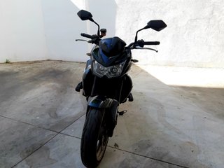 Moto Kawasaki Z750 Negra y Gris