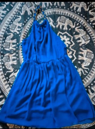 Vestido de fiesta azul con pedrería