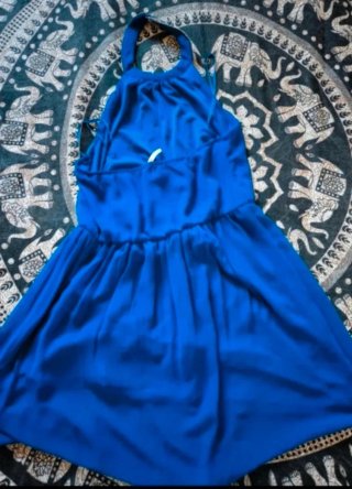 Vestido de fiesta azul con pedrería