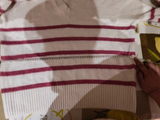 Jersey de mujer con rayas rosas.