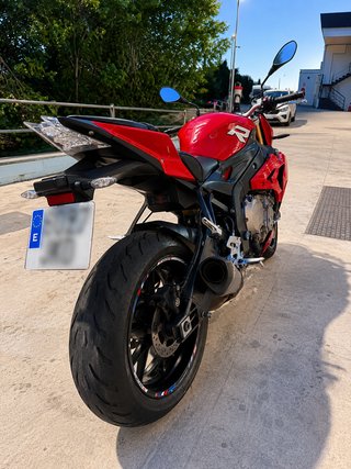 BMW S1000R Super Naked Roja y Negra