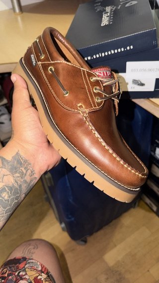 Zapato negro formal
