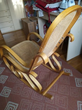 Sedia a dondolo faggio curvato stile Vienna