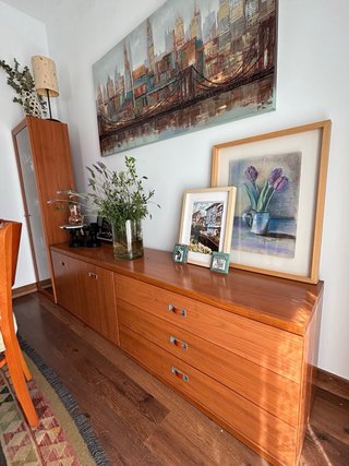 Mueble de cerezo: vitrina y aparador