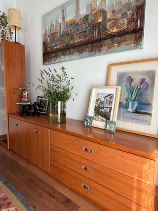 Mueble de cerezo: vitrina y aparador