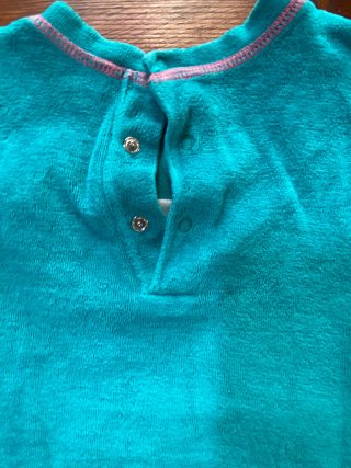 Vestido infantil turquesa con cara de personaje