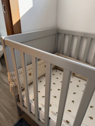 Cuna IKEA Sundvik gris + Colchón