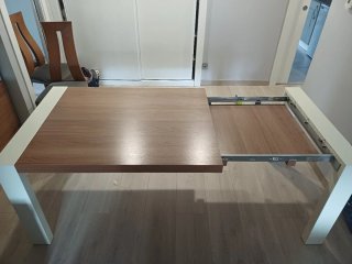 Mesa de salón extensible madera.