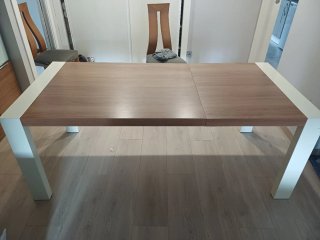 Mesa de salón extensible madera.