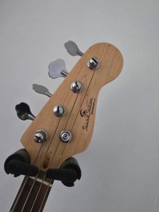 Bajo Eléctrico Negro