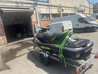 Moto de agua Sea-Doo GTX 260 negra y gris año 2015