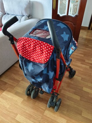 Carrito de bebé con estampado de estrellas