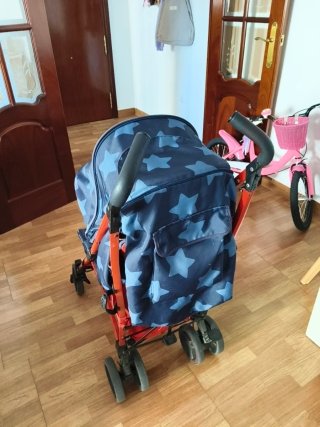 Carrito de bebé con estampado de estrellas