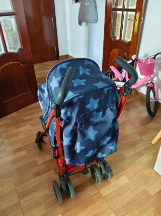 Carrito de bebé con estampado de estrellas