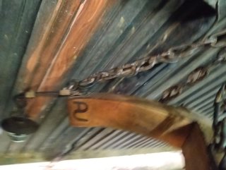 Lámpara rústica de madera y metal
