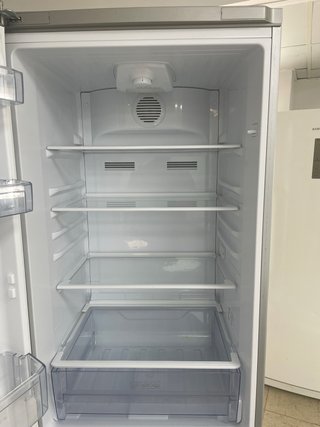Navera Combi marca Beko 1.85cm con Garantìa