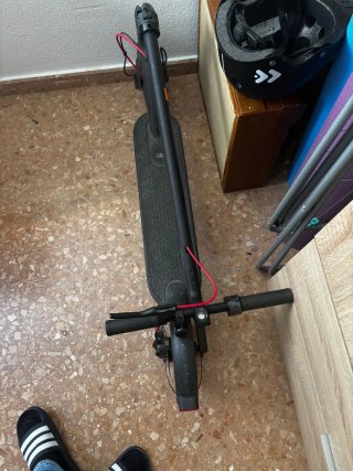 Patinete Eléctrico con Casco Negro