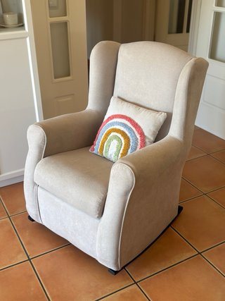 Butaca mecedora beige