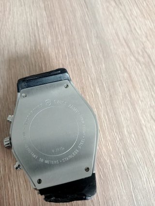 Reloj Victorinox Swiss Army Cronógrafo Plata