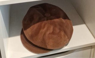 Gorra tipo boina marrón