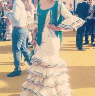 Traje de Flamenca beige con volantes
