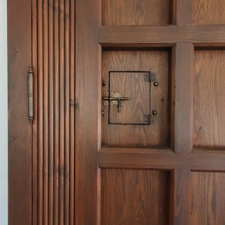 Puerta de Entrada en madera.