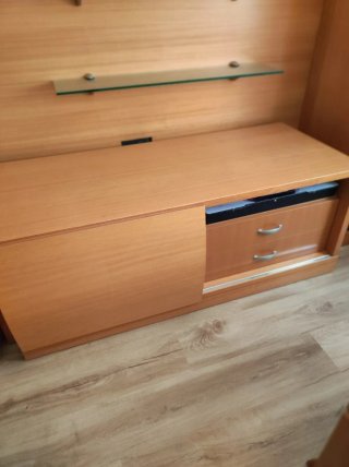 Mueble de salón madera y cristal